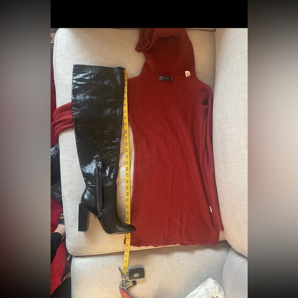 BCBG Max Azria Liviana Over the Knee Size 6.5. New with BGBG Dust Bag. No Box.